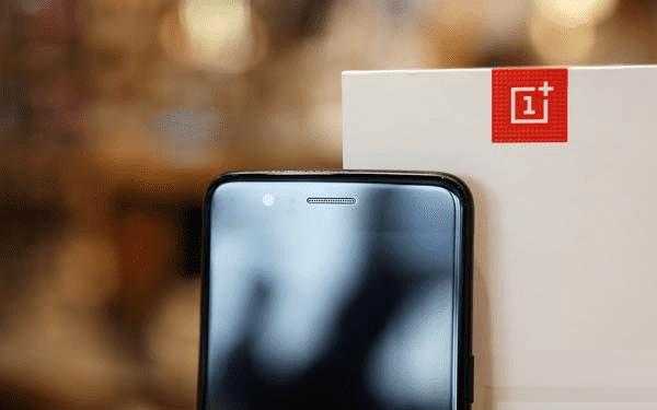 一加Ace 5至尊版深度把玩：电竞三芯加持，这游戏体验真是盖了帽了！