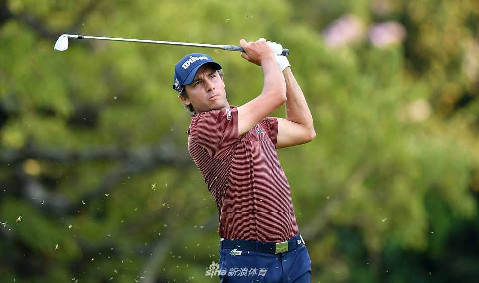 肯尼亚公开赛赛场与远方辽阔壮美的草原天际线融为一体，构成独特的自然高尔夫画卷